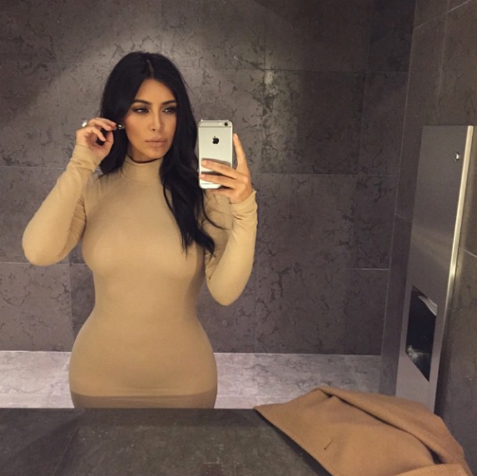 kim-kardashian-selfie-2